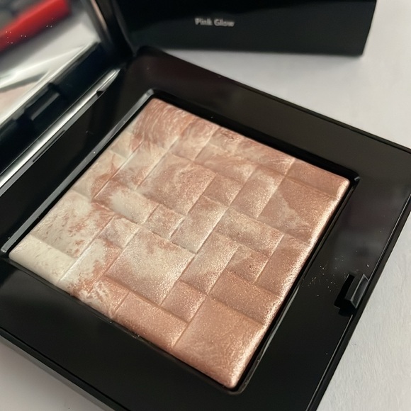 Bobbi Brown Highlighting Powder in Pink Glow Full-Size /BNIB - Picture 3 of 13